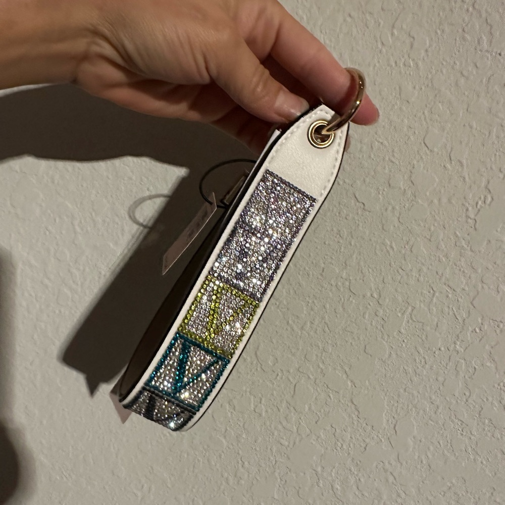 ๐ Victoria's Secret keychain - Picture 4 of 8